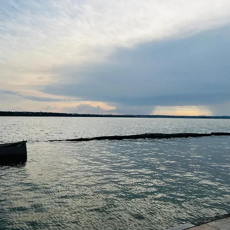 Kapi By The Lake I Mamaia