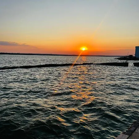 Kapi By The Lake I Apartment Mamaia